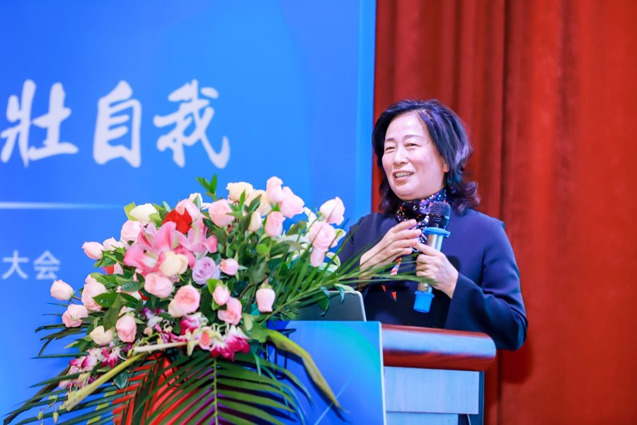 由学前教育专家何秋光领衔策划，奇米儿童M2Pro惊艳亮相！