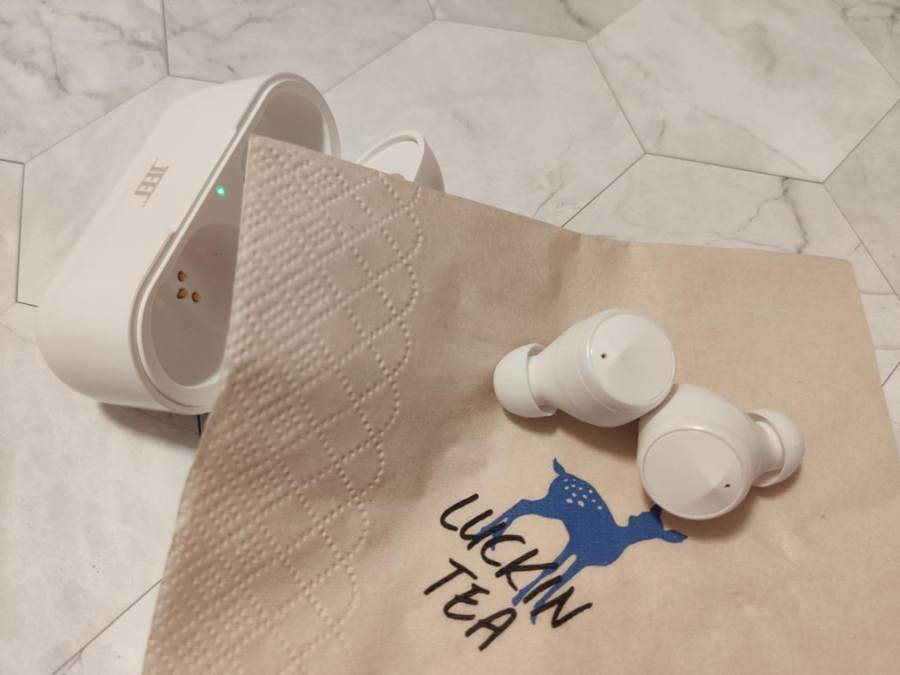 国产蓝牙耳机崛起？华强北AirPods和JEETAirPlus谁更给力？