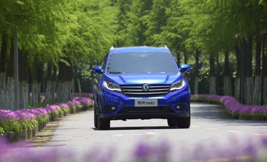 东风小康旗下风光580拥有超大空间7个座位！满足你的需求！