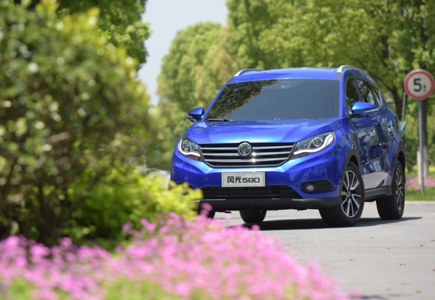 东风小康旗下风光580拥有超大空间7个座位！满足你的需求！