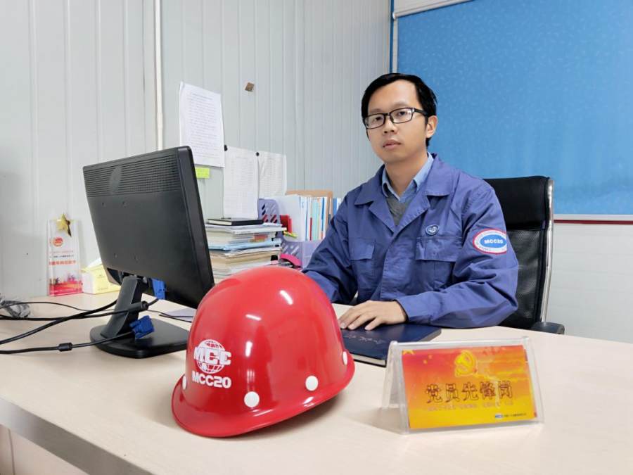 自己将要考取的职业证件有明晰的认识,2013年之前先后取得了"安全员"