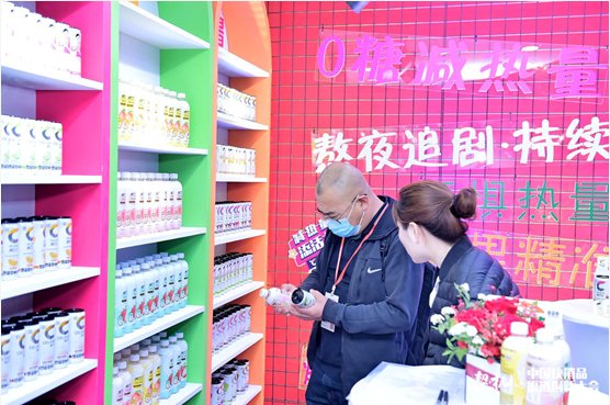0糖饮料新价值倡导品牌“CELSIUS燃力士”亮相中国快消品大会，引领健康饮品新风向