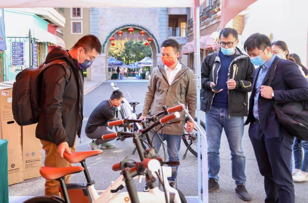 雅迪电单车高调亮相中国自行纳米体育车产业大会打造个性化绿色出行新体验(图5)