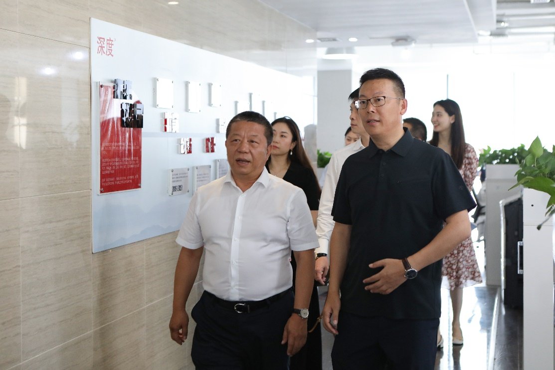 中国青年企业家协会常务副会长许华平一行走访调研深度传播集团