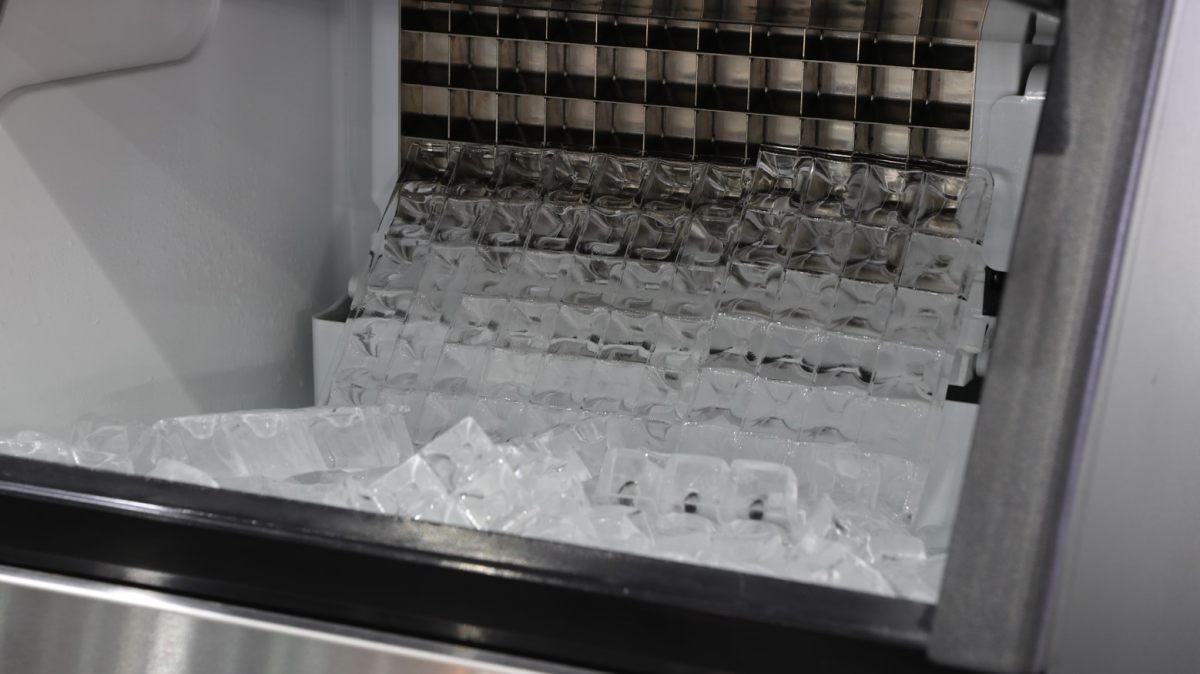 制冰慢、杂质多？海尔发布制冰机：高效制出“钻石冰”